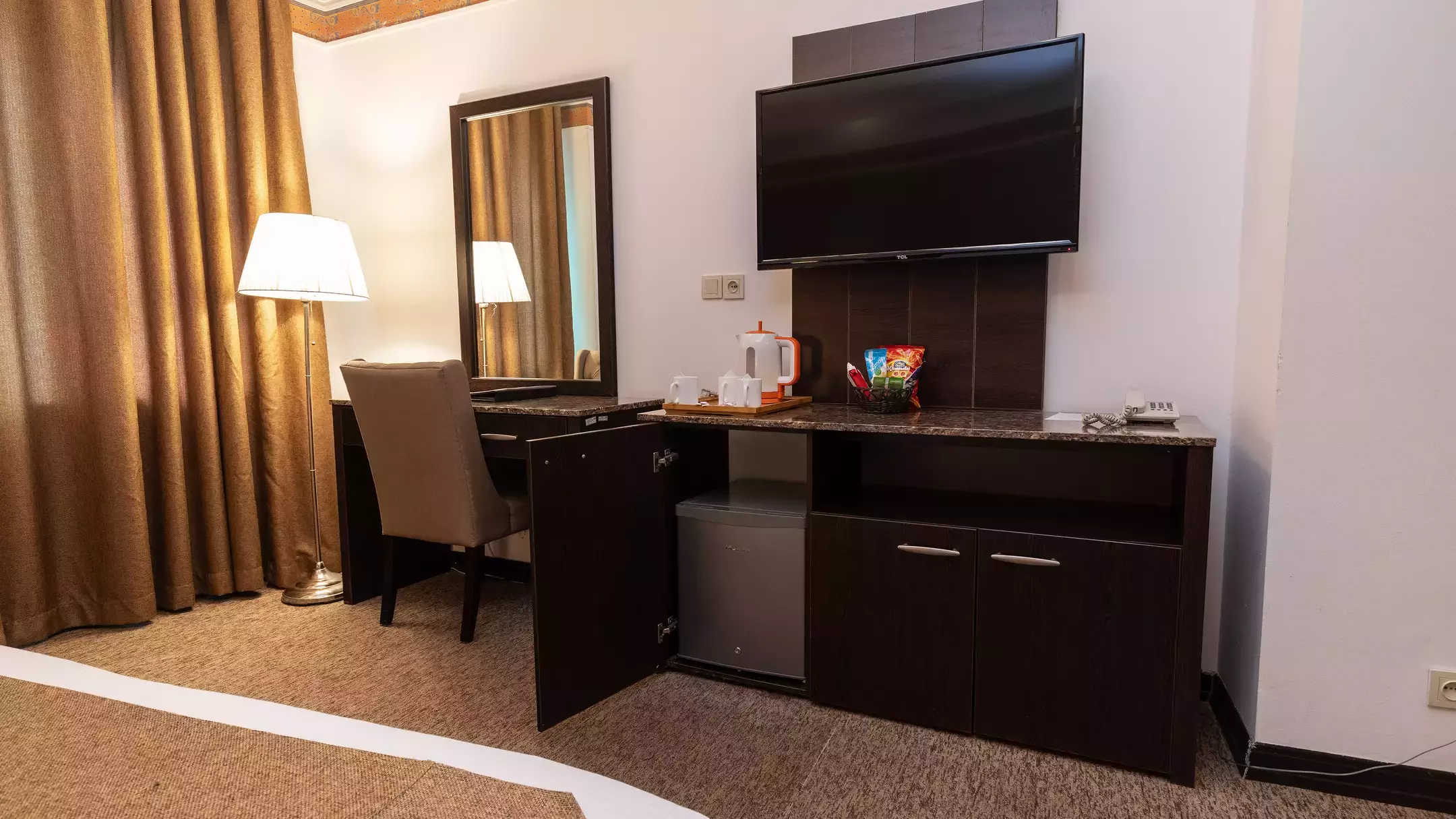 Alibaba https://cdn.alibaba.ir/ostorage/hotel-accommodation-images/670535ab906add960f28e5e1_66e822e3df008c145c7c7044_هتل صدف - اتاق دوتخته دبل سینگل (2).webp